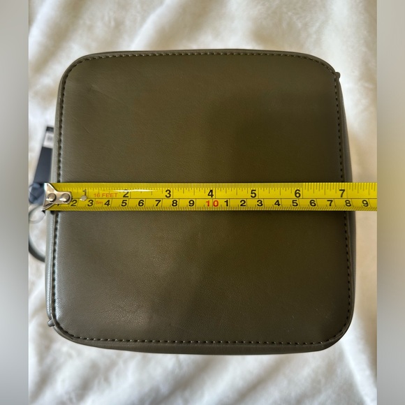 BNWT BCBG Olive Green Bucket Bag - Picture 7 of 7